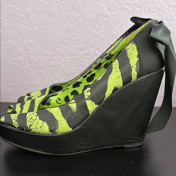 Zebra print Green and Black peep toe wedge shoes - Picture 2 of 5